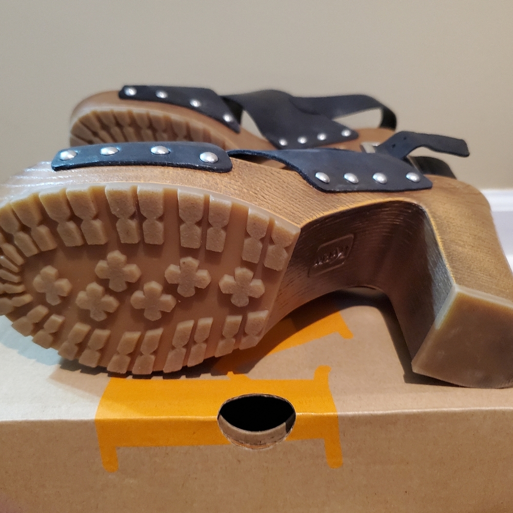 Korks Sandals